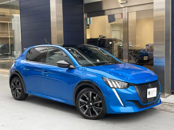 2021 Peugeot 208 — photo 2