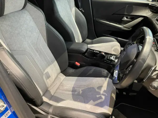 Peugeot 208 GT Certified Used Car — photo 8
