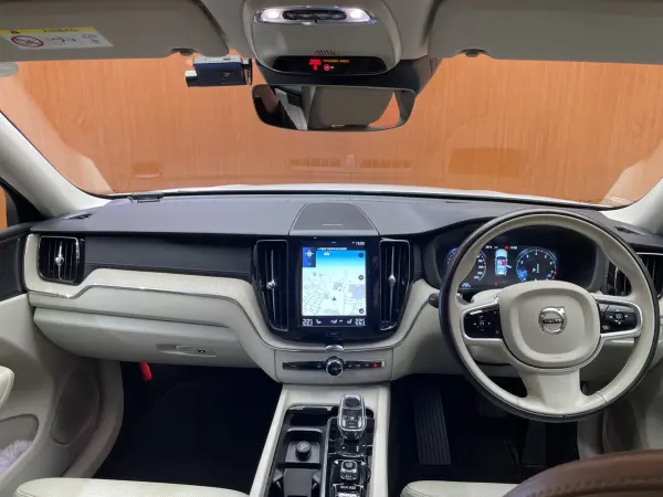 2020 Volvo Xc60 — photo 2