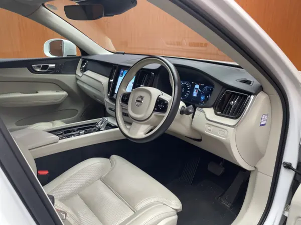 2020 Volvo Xc60 — photo 3