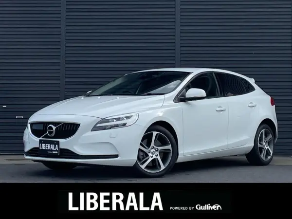 Volvo V40 D4 Momentum Diesel Turbo Late Model One Owner IntelliSafe ACC Lane Keep Assist BLIS Backup Camera Park Distance Semi Leather Seats Seat Heater Power Seat Navigation 12 Seg BT LED Headlights Auto High Beam Paddle Shift Non-Smoker (Ice White) — thumbnail 1
