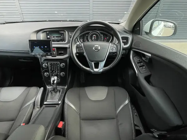 2019 Volvo V40 — photo 3