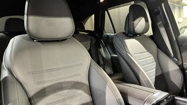Mercedes-Benz GLC220 d 4MATIC (ISG equipped model) AMG Line Package Diesel Turbo 4WD Obsidian Black AMG Line Driver's Package AMG Leather Exclusive Package Apple CarPlay Foot Trunk Opener (Obsidian Black) — photo 8