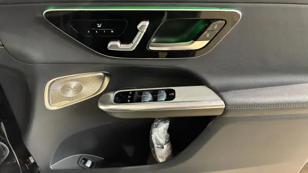 Mercedes-Benz GLC220 d 4MATIC (ISG equipped model) AMG Line Package Diesel Turbo 4WD Obsidian Black AMG Line Driver's Package AMG Leather Exclusive Package Apple CarPlay Foot Trunk Opener (Obsidian Black) — photo 9