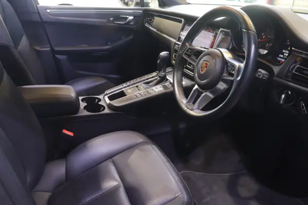 Porsche Macan PDK 4WD MY20 Late Model 2-Year Warranty Black Leather Panoramic Sunroof PCM Navigation CarPlay BOSE Sound Active Cruise Control Lane Change & Lane Keep Assist PDLS LED Headlights Special Color (Carrara White Metallic) — photo 8
