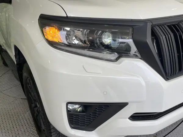 Toyota Land Cruiser Prado 2.7 TX L Package Matt Black Edition 4WD Moonroof BIG-X9 Navigation Flip-down Monitor Leather Seats 7-Seater Roof Rails Genuine 18-inch Alloy Power Seats Seat Heater Ventilation Clearance Sonar LED Head (White Pearl Crystal Shine) — photo 8