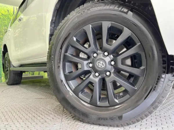 Toyota Land Cruiser Prado 2.7 TX L Package Matt Black Edition 4WD Moonroof BIG-X9 Navigation Flip-down Monitor Leather Seats 7-Seater Roof Rails Genuine 18-inch Alloy Power Seats Seat Heater Ventilation Clearance Sonar LED Head (White Pearl Crystal Shine) — photo 9