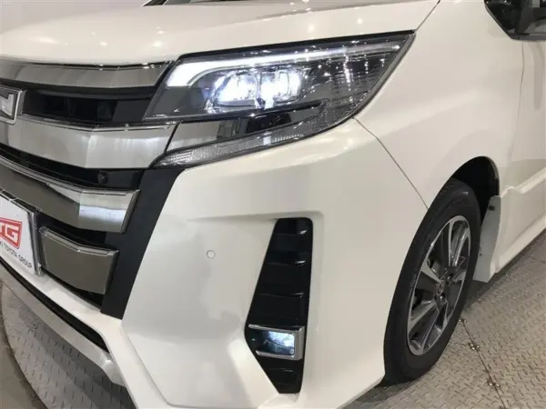 Toyota Noah Si WxB3 Collision Mitigation & Aftermarket 9-inch Navi & Backup Camera & ETC & 1-Year Warranty (White Pearl) — photo 8