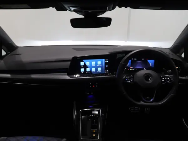 2022 Volkswagen Golf — photo 3