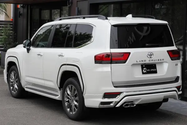 2026 Toyota Landrcuiser 300 — photo 3