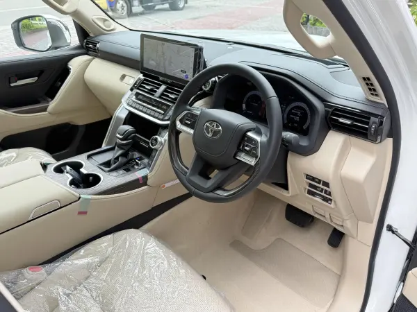Toyota Land Cruiser 300 3.3 ZX Diesel Turbo 4WD — photo 7