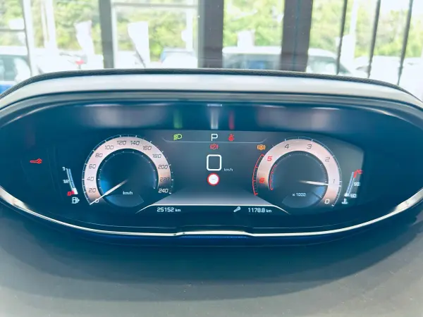 2021 Peugeot 3008 — photo 3