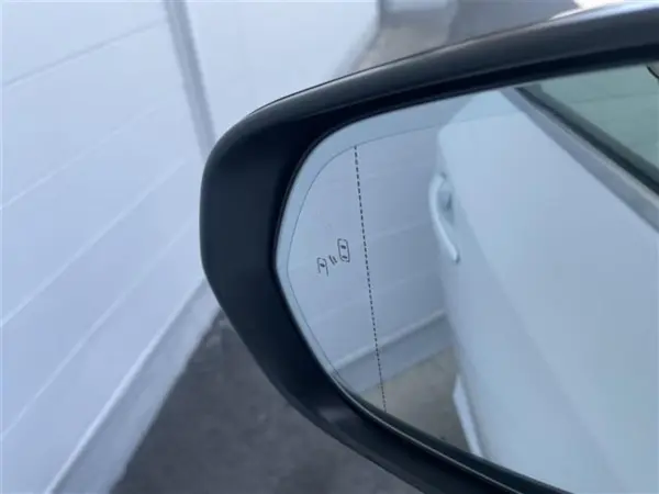 Lexus NX300h Cool & Bright Non-Smoking Car Front/Rear Dashcam Sunroof BSM LED Headlights Seat Heater Air Seat (White) — photo 8