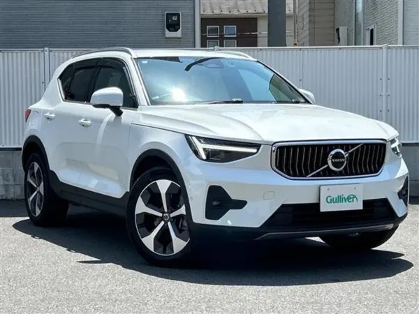 Volvo XC40 Ultimate B4 AWD 4WD Leather Seats (Crystal White Premium Metallic) — thumbnail 1