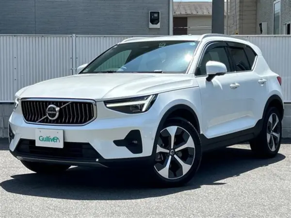 2024 Volvo Xc40 — photo 2