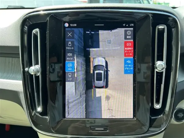 Volvo XC40 Ultimate B4 AWD 4WD Leather Seats (Crystal White Premium Metallic) — photo 9