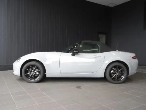 2025 Mazda Roadster — photo 2