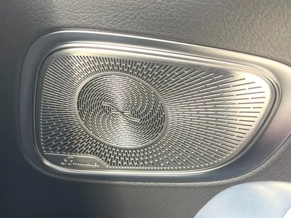 Mercedes-Benz GLC220 d 4MATIC (ISG Model) AMG Line Package Diesel Turbo 4WD 1-Owner AMG Line Pkg Leather Exclusive Pkg Panoramic Sliding Roof Driver's Pkg Leather Seats Burmester HUD Rear Axle Steering AR Navigation Non-Smoker (Opalith White (M)) — photo 7
