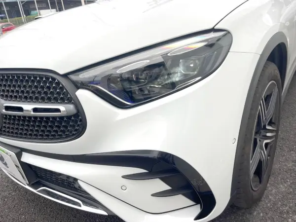 Mercedes-Benz GLC220 d 4MATIC (ISG Model) AMG Line Package Diesel Turbo 4WD 1-Owner AMG Line Pkg Leather Exclusive Pkg Panoramic Sliding Roof Driver's Pkg Leather Seats Burmester HUD Rear Axle Steering AR Navigation Non-Smoker (Opalith White (M)) — photo 9