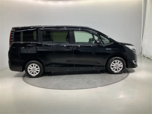 2019 Toyota Noah — photo 3