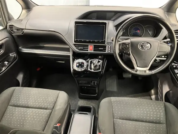 Toyota Noah 1.8 Hybrid G — photo 7