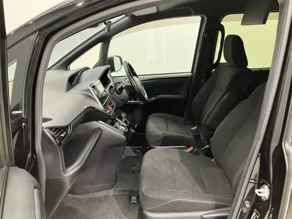 Toyota Noah 1.8 Hybrid G — photo 8