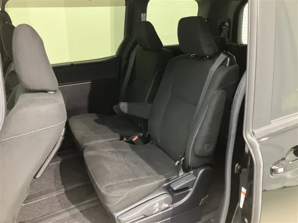 Toyota Noah 1.8 Hybrid G — photo 9