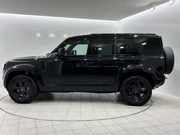 2025 Landrover Defender — photo 3