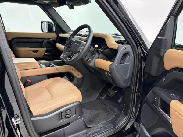 Land Rover Defender 110 X Dynamic HSE D350 Certified Used Car MERIDIAN Sunroof Black Pack 20 inch AW (Santorini Black Metallic) — photo 8