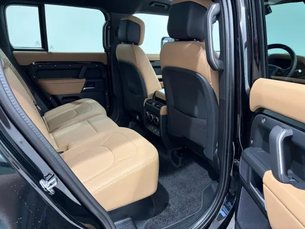 Land Rover Defender 110 X Dynamic HSE D350 Certified Used Car MERIDIAN Sunroof Black Pack 20 inch AW (Santorini Black Metallic) — photo 9