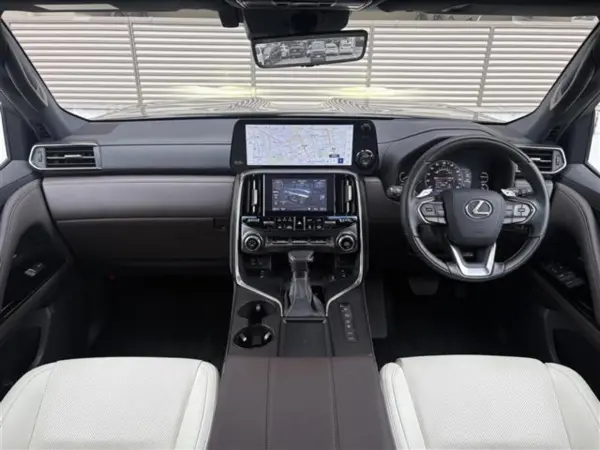 2024 Lexus Lx — photo 2