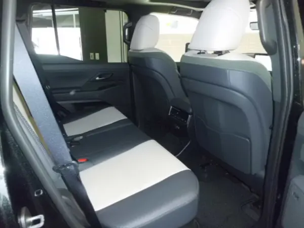 Lexus GX550 Overtrail Plus 4WD Chateau Ltex Mark Levinson Electronic Mirror (Graphite Black Glass Flake) — photo 9