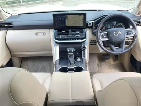2024 Toyota Landrcuiser 300 — photo 2 | Tuminion Kenya