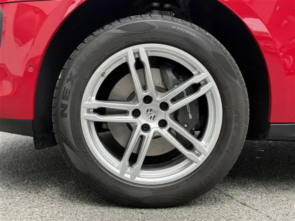 2024 Porsche Macan — photo 9 | Tuminion Kenya