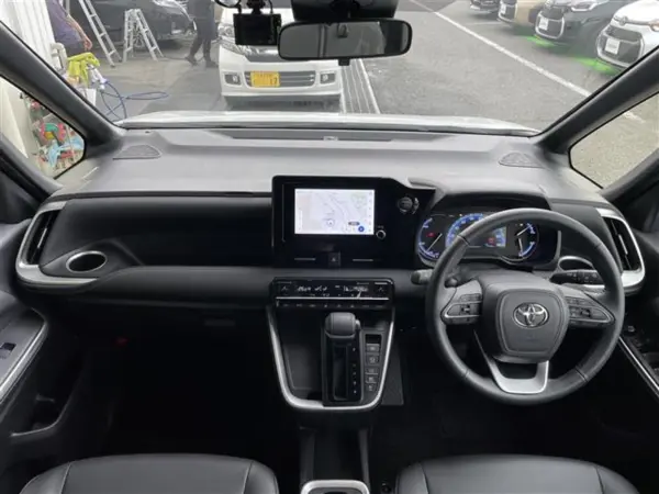 2025 Toyota Noah — photo 2