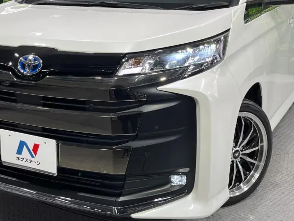 Toyota Noah 1.8 Hybrid S-Z Comfort Convenience Package Safety Sense Genuine 10.5-inch Navigation Backup Camera Dual Power Sliding Doors Power Tailgate Seat Heated Second Row Ottoman Rear Auto Air Conditioner AC100V Power Outlet Auto High Beam (White Pearl Crystal Shine) — photo 8