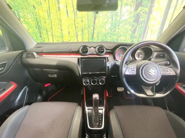 2019 Suzuki Swift — photo 2