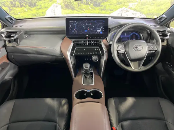2023 Toyota Harrier — photo 2