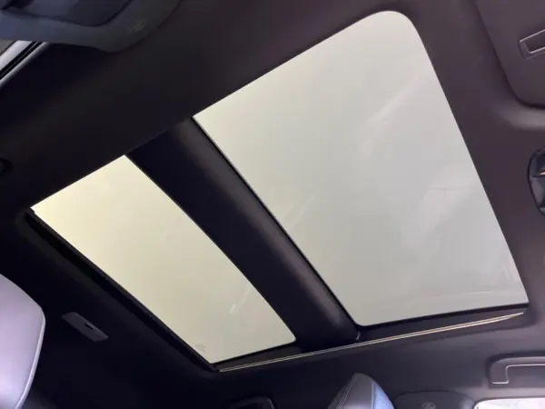 2023 Toyota Harrier — photo 3