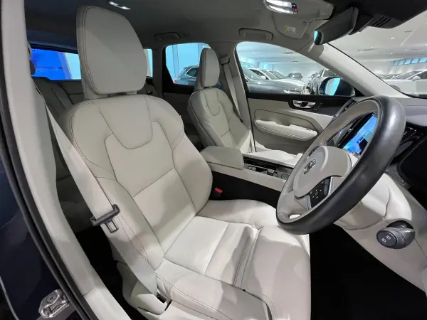 Volvo XC60 B5 AWD Momentum 4WD Leather Seat Power Memory Seat Power Tailgate LED Headlight (Denim Blue Metallic) — photo 8