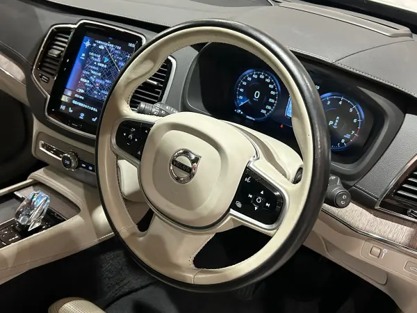 2020 Volvo Xc90 — photo 2