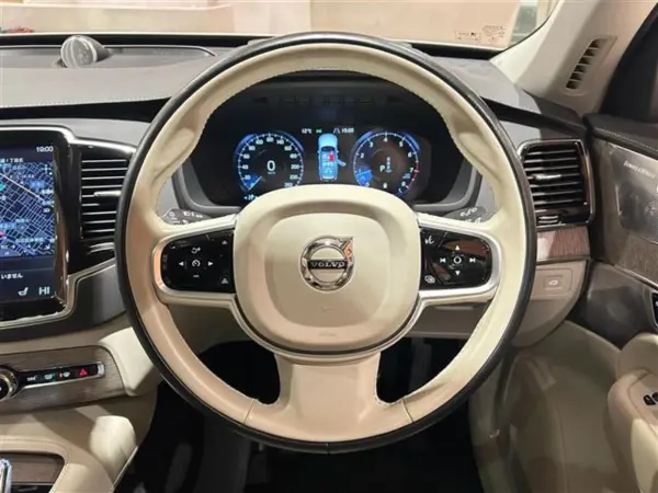 2020 Volvo Xc90 — photo 3