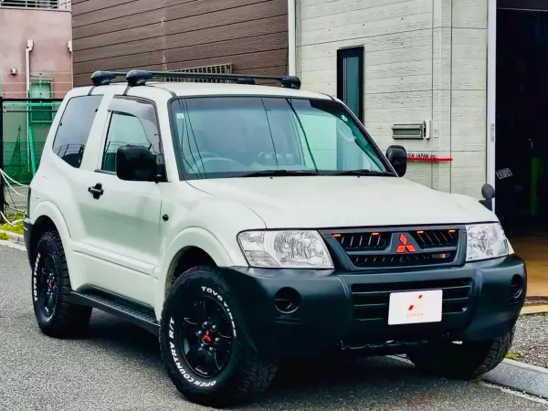 Mitsubishi Pajero 3.0 Short ZR 4WD (White)