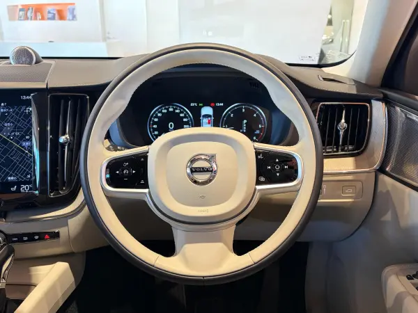 2018 Volvo Xc60 — photo 7 | Tuminion Kenya
