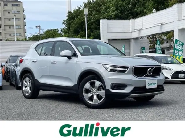 Volvo XC40 B4 Momentum — thumbnail 1