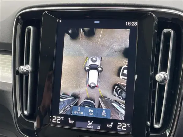 2021 Volvo Xc40 — photo 2