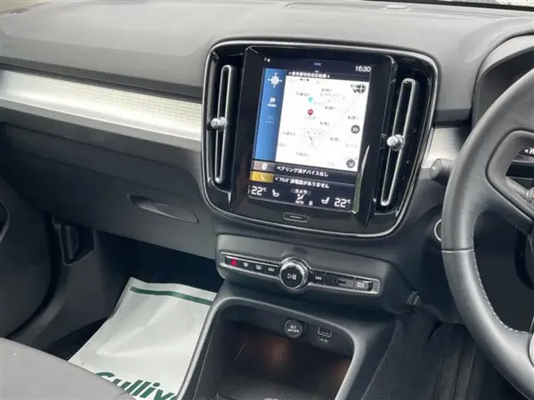2021 Volvo Xc40 — photo 3