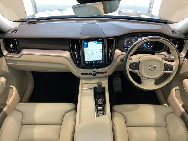 2021 Volvo Xc60 — photo 2