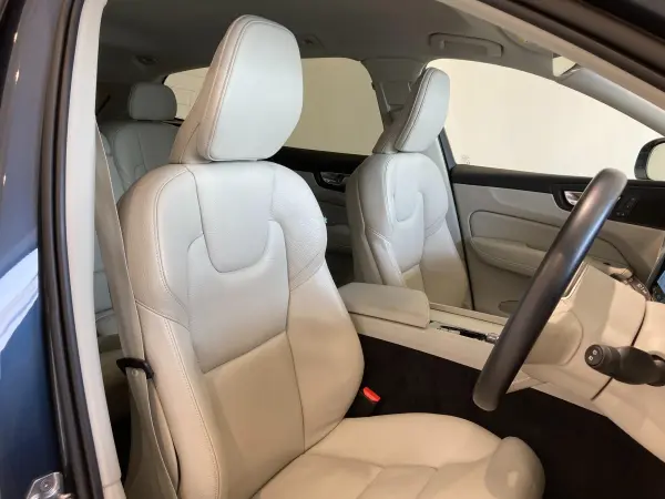 Volvo XC60 B5 AWD Momentum 4WD — photo 7