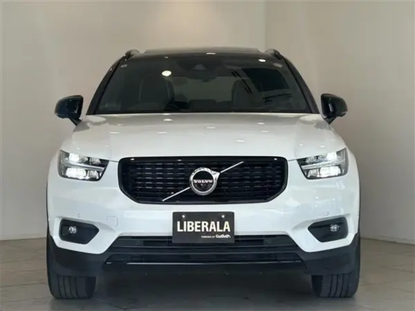Volvo XC40 B4 AWD R-Design 4WD — photo 9